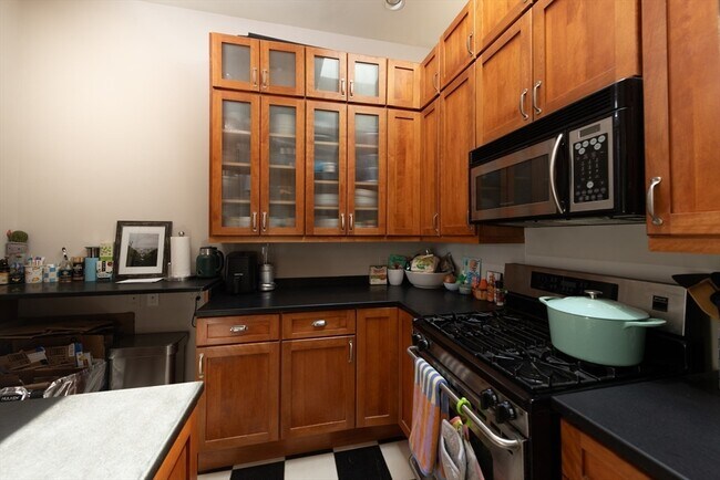 Building Photo - 281 Beacon St