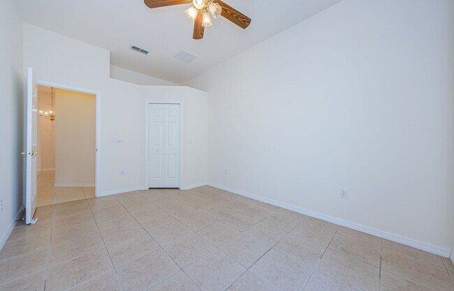 Building Photo - 2624 Tottenham Dr