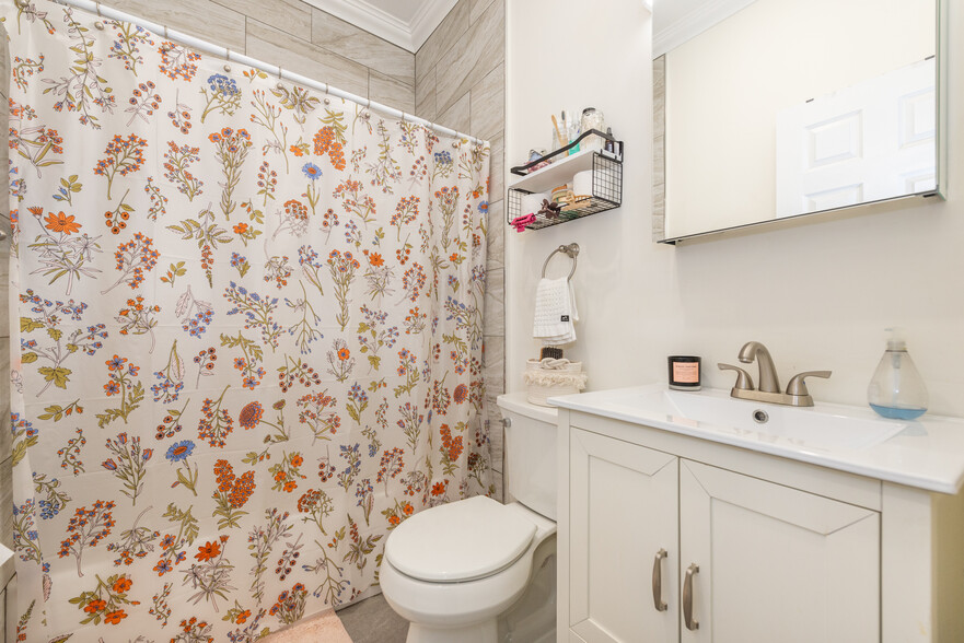 Primary Bath - 49 Greenwood Ave