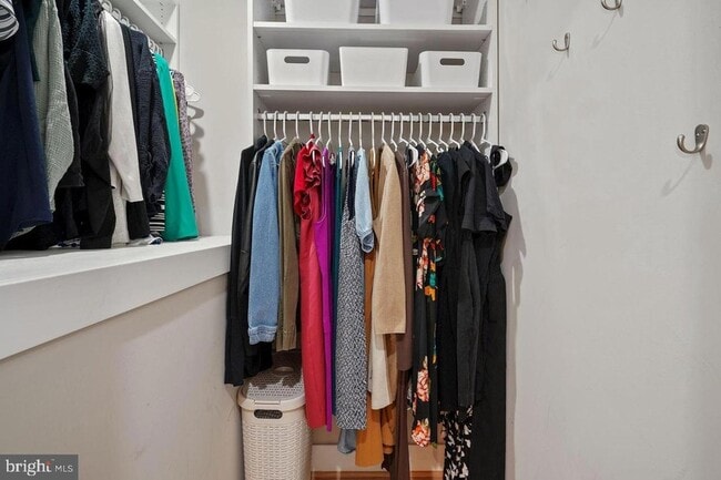 Building Photo - 1211 G St SE