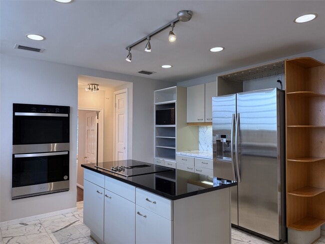 Building Photo - 2813 Saint St