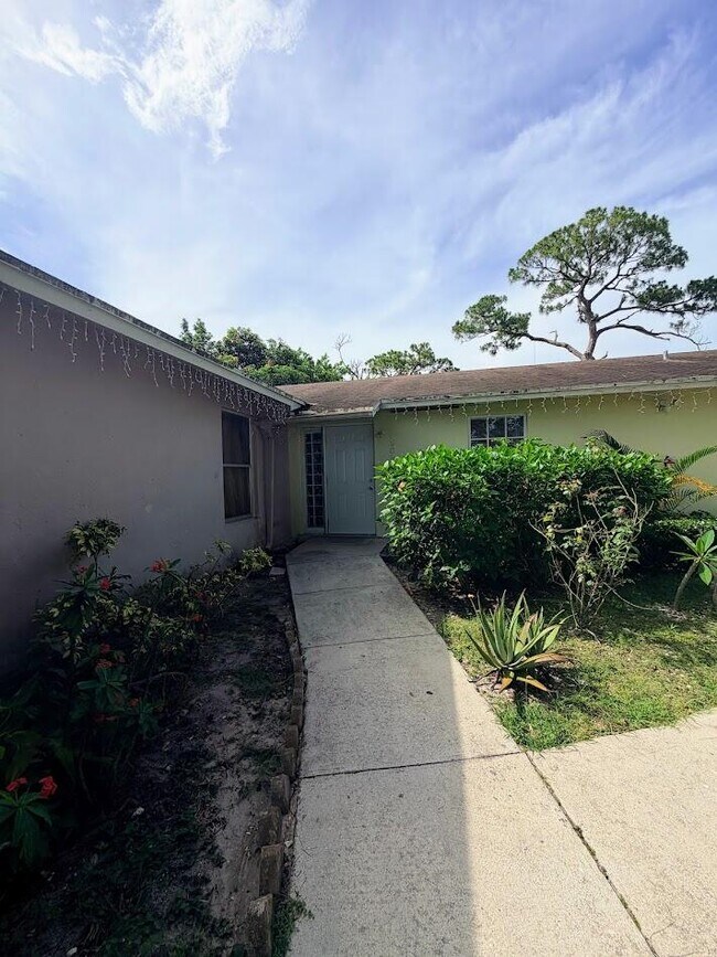 Building Photo - 5899 Mango Rd