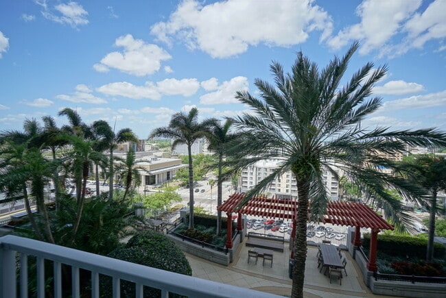 Building Photo - Downtown Tampa Luxury 1BR Condo at Skypoint