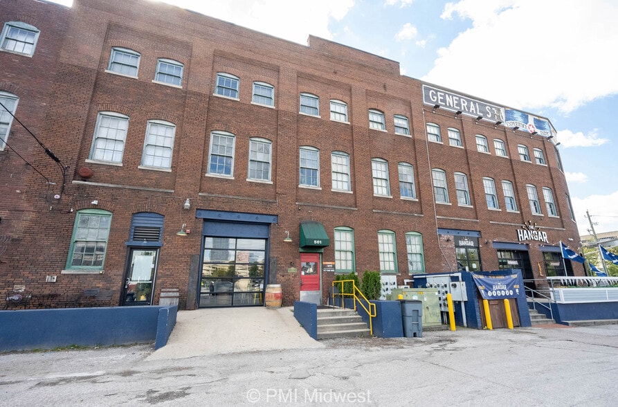 Primary Photo - Lofts on Madison