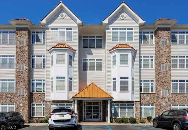 Building Photo - 104 E Elizabeth Ave