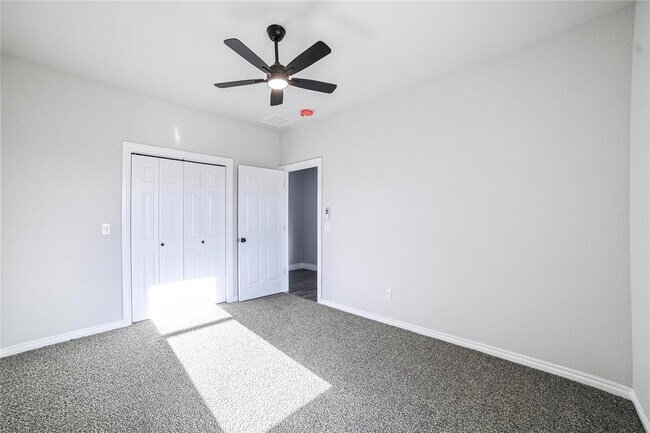 Building Photo - 4715 White Tail Ct