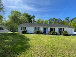 Building Photo - Welcome to this charming 3 bedroom, 2 bath...