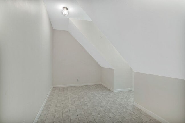 Building Photo - One acre lot with first floor suite in bea...