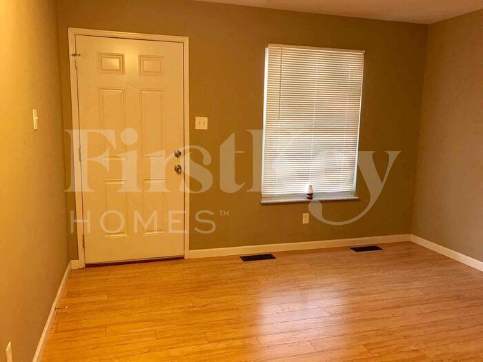 Building Photo - 2585 Teakwood Manor Dr