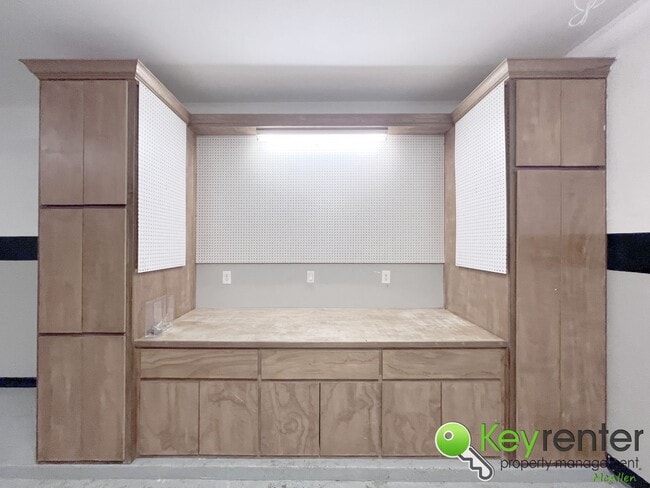 Building Photo - 3Bed/2Bath Gorgeous and move in ready.  (S...