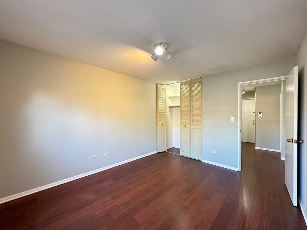 Building Photo - 701 Elm Pl