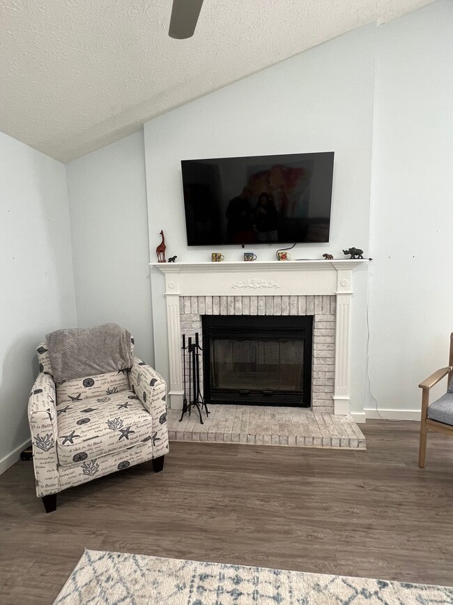 Living room - 115 Nautilus St