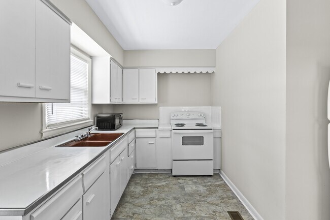 Building Photo - 257 Zandale Dr