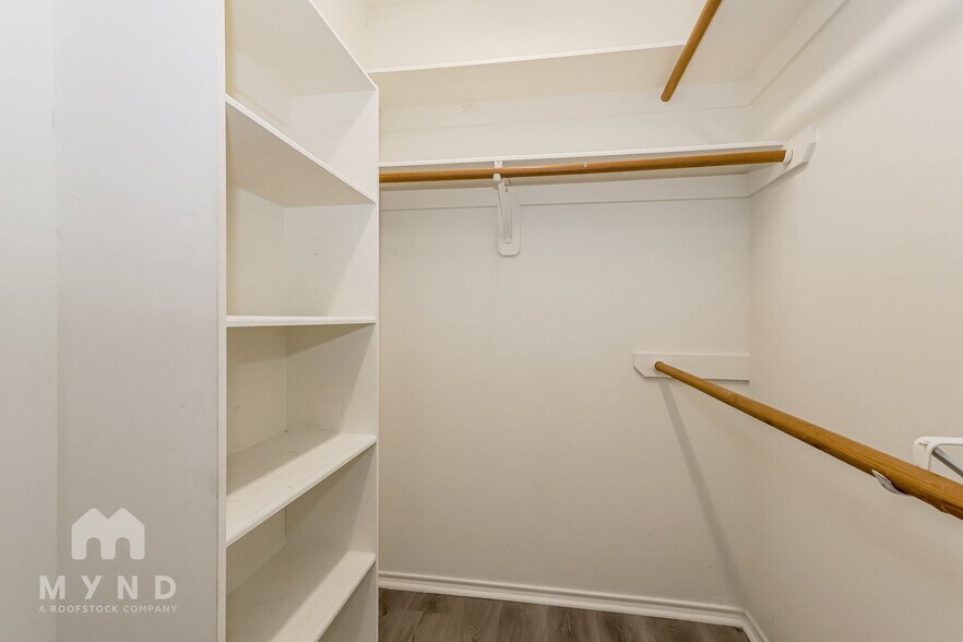 Building Photo - 12035 Thornecrest Dr