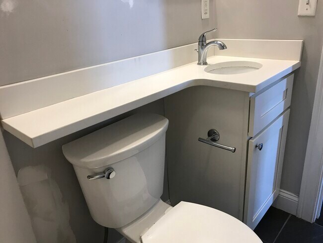 Building Photo - 66 Safford St