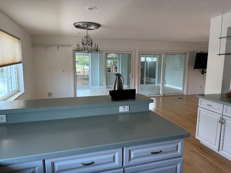 Building Photo - 8771 Bay Pointe Dr