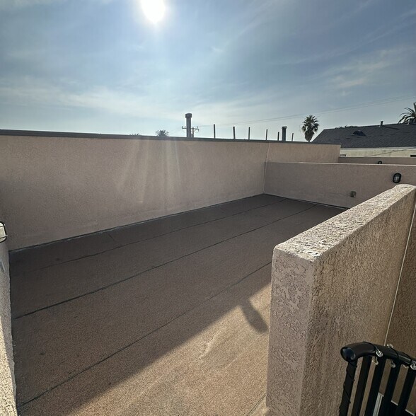 Rooftop Deck - 1035 Myrtle Ave