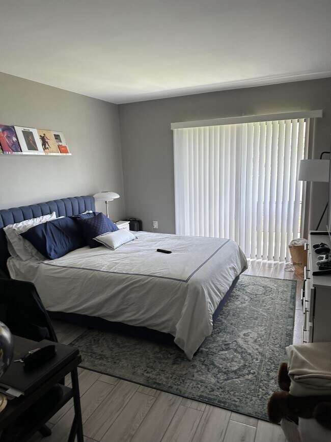 Building Photo - 5200 NW 31st Ave