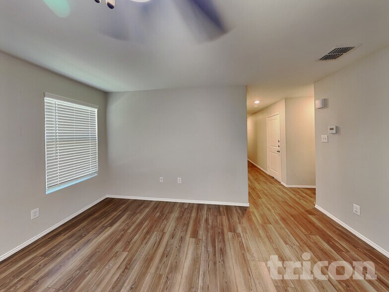 Building Photo - 908 Lady Bird St