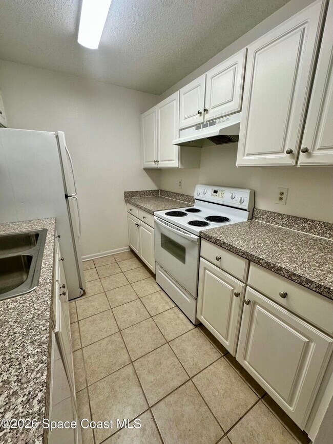 Building Photo - 3555 Sable Palm Ln