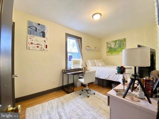 Building Photo - 1839 N Bouvier St