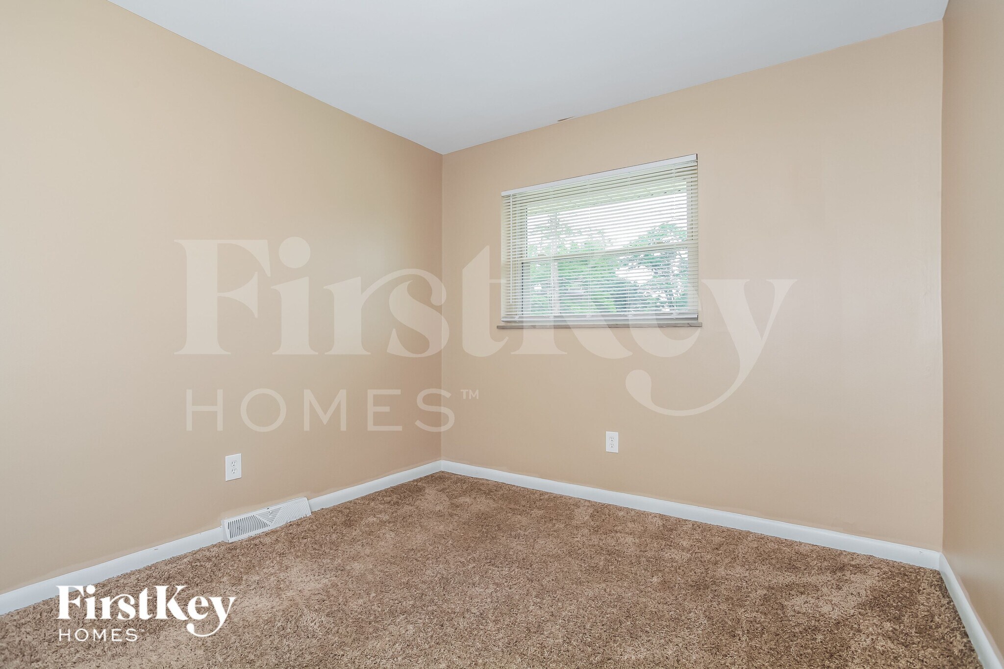 Building Photo - 1015 Thunderbird Dr