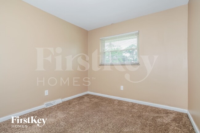 Building Photo - 1015 Thunderbird Dr