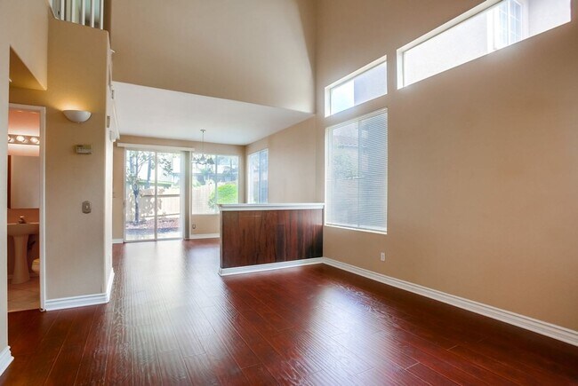 Building Photo - Desirable 3 Bedroom 2 Bath in Ivey Ridge C...