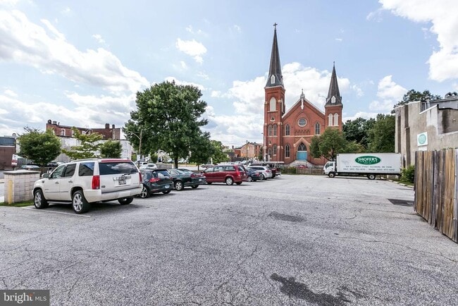 Building Photo - 931 S Hanover St