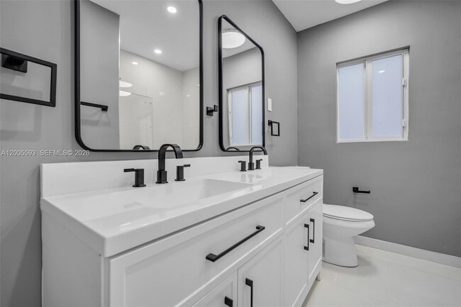 Building Photo - 4112 SW 9th Terrace