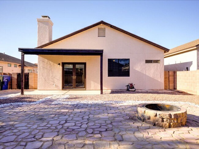 Building Photo - 3 Bedroom 2 Bathroom