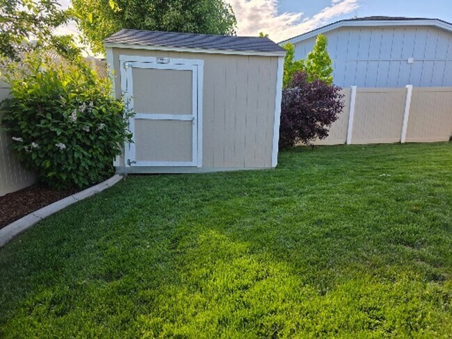Building Photo - Beautiful Boise Home
