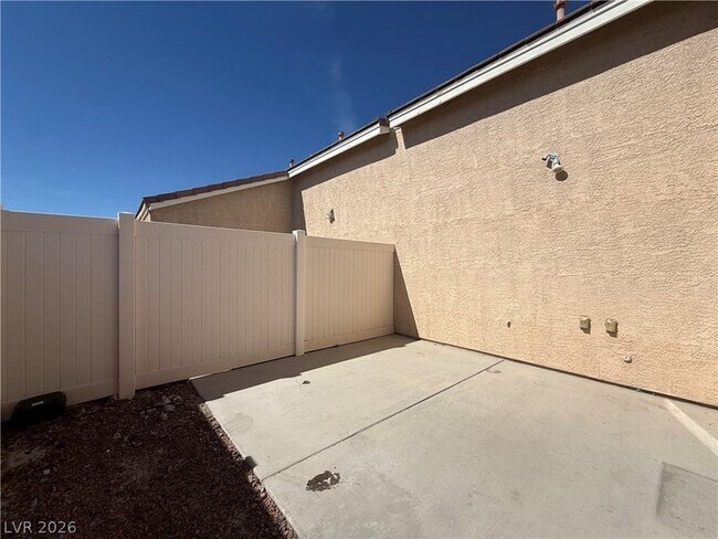 Building Photo - 8622 Lakota St