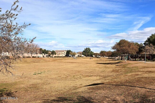 Building Photo - 10532 W Pomo St