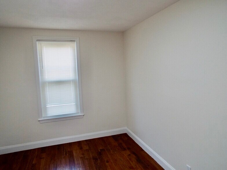 Building Photo - 92 Rockland St
