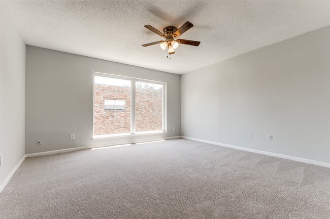 Building Photo - 10816 Briar Forest Dr