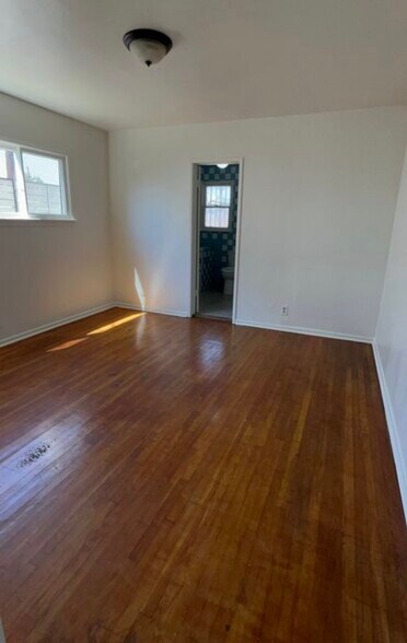 Building Photo - 10063 Faywood St