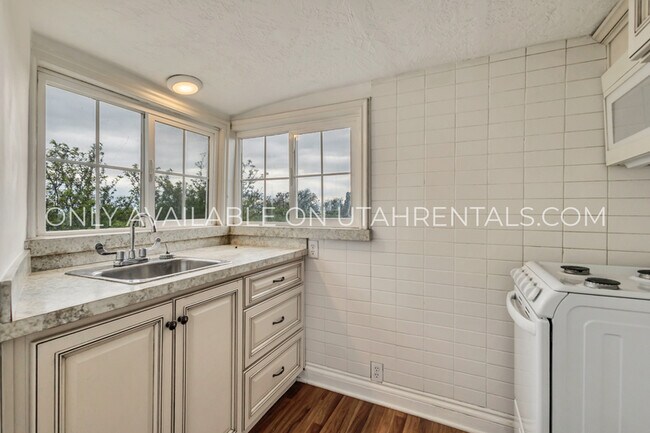 Building Photo - 1040 E 200 S