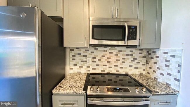 Building Photo - 403 Hickory Cir
