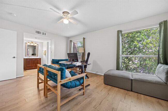 Building Photo - 3303 W Greenridge Dr