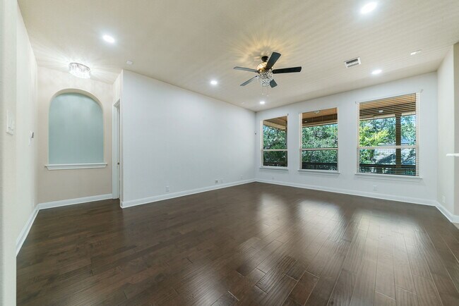 Building Photo - 26923 Camellia Trce