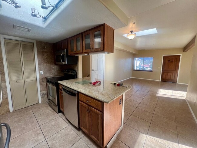 Building Photo - Unfurnished, 1-year long-term rental