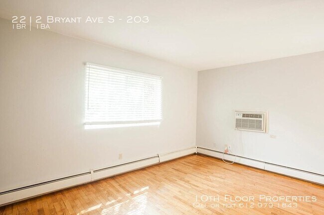 Building Photo - 2212 Bryant Ave S - 303 - 1 bed, 1 full bath