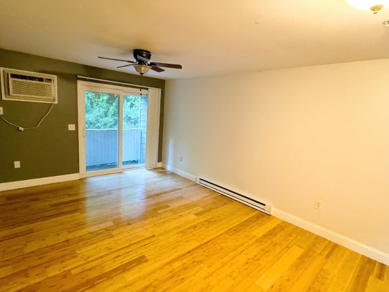 Primary Photo - 92 Eastern Ave