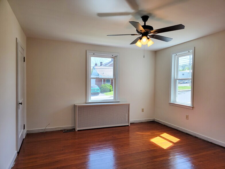 Building Photo - 125 Gerhart Ave