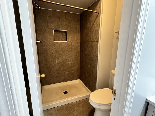 Building Photo - 303 E Montcastle Dr