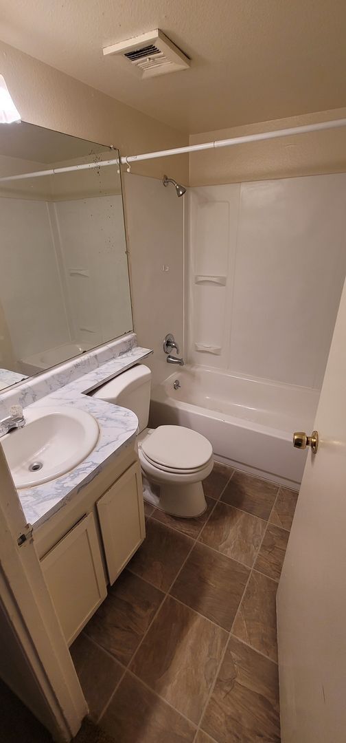 Building Photo - 3-Bedroom Home with Spacious Backyard & Ca...