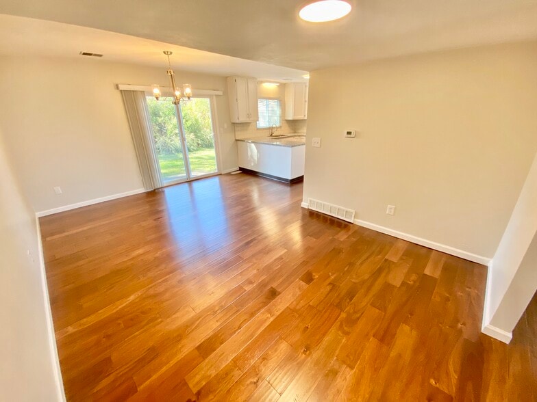 Building Photo - 87 Teays Pt