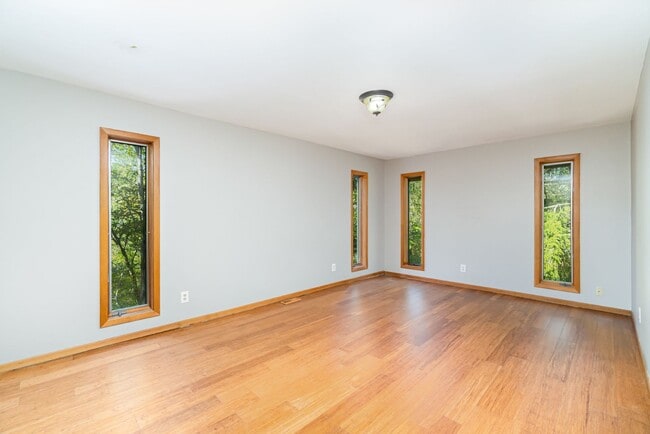 Building Photo - Stunning 4-Bedroom Home with 5 Full Baths + Hot Tub, Wooded Retreat