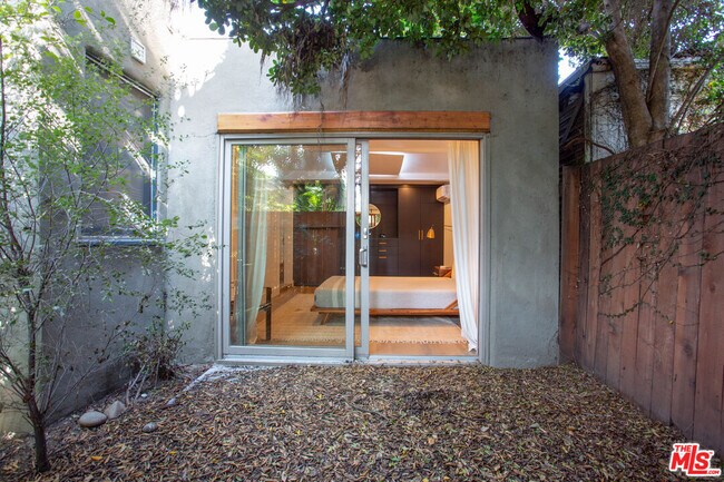 Building Photo - 748 N Citrus Ave